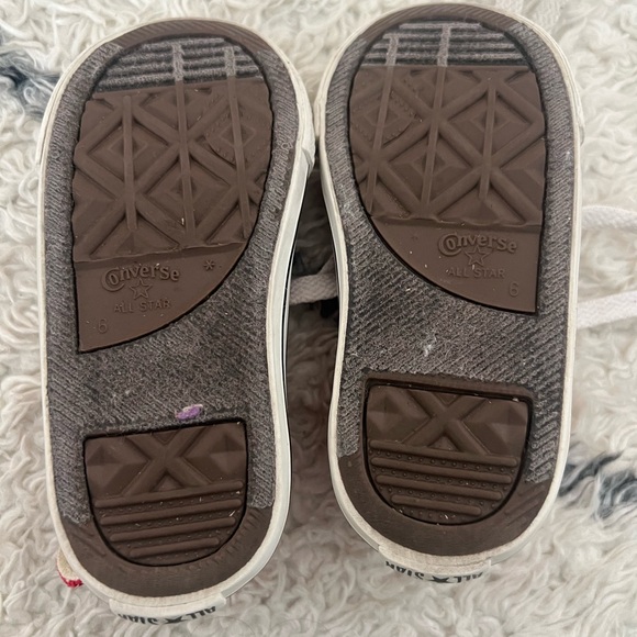 Red high top toddler converse - Picture 3 of 3